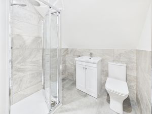 En-suite- click for photo gallery